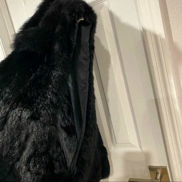 Blk Faux Fur Vest (Size M)?🌹 - Picture 4 of 13